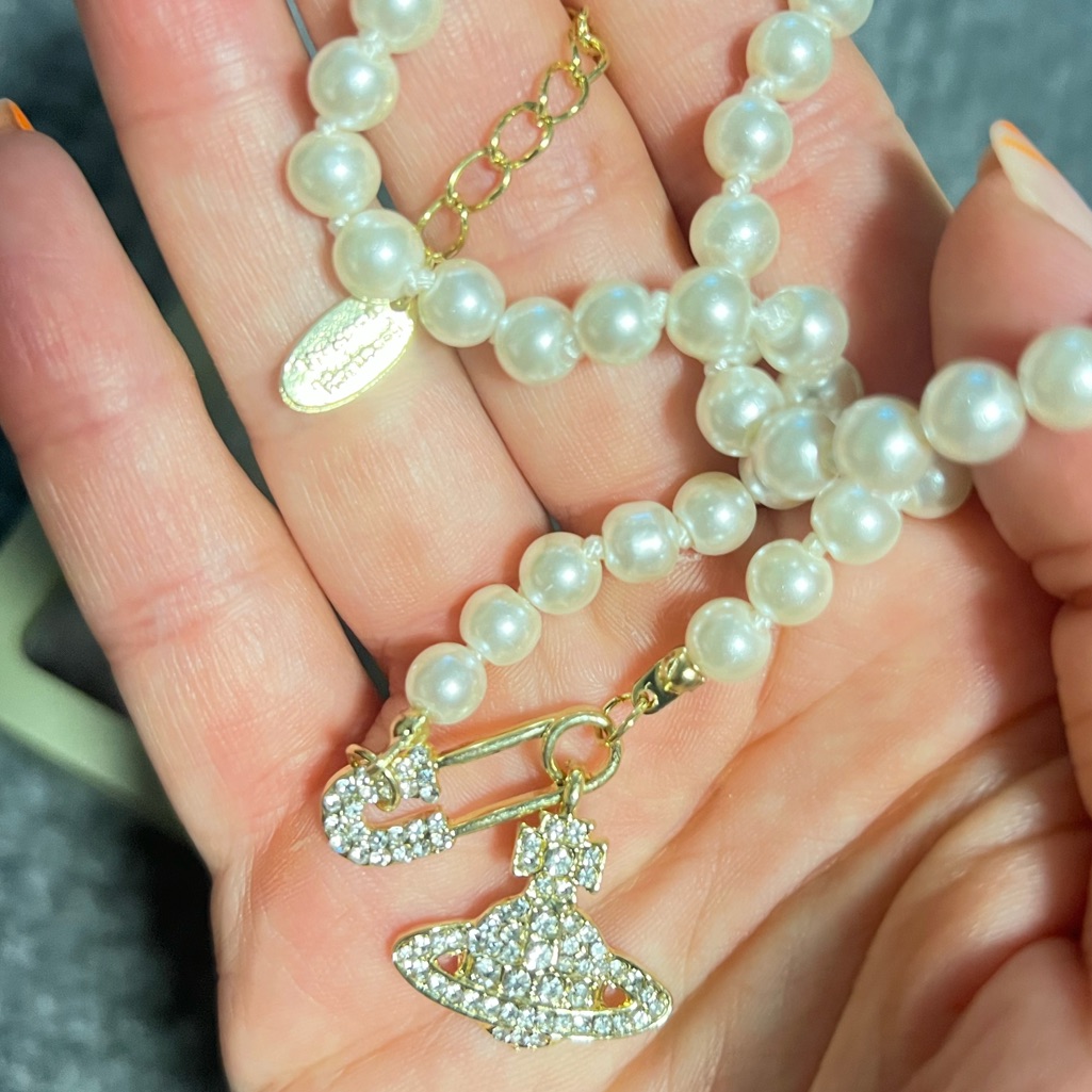 Beautiful Vivienne Westwood Vw Brand New Necklace Pearl  Gold Details